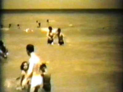 ...per poi tuffarsi tra le onde del mare